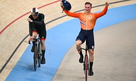 Baanwielrenner viert overwinning op de houten piste